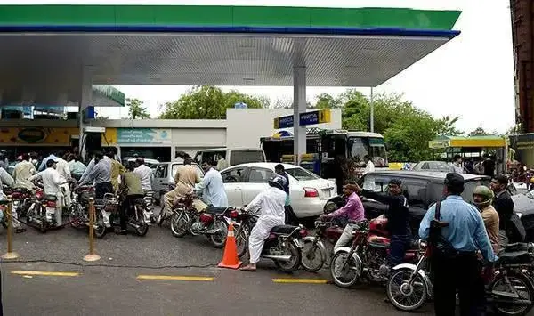 Pakistan Hikes High-Octane Fuel Levy by Rs 200 Amid Global Oil Tensions