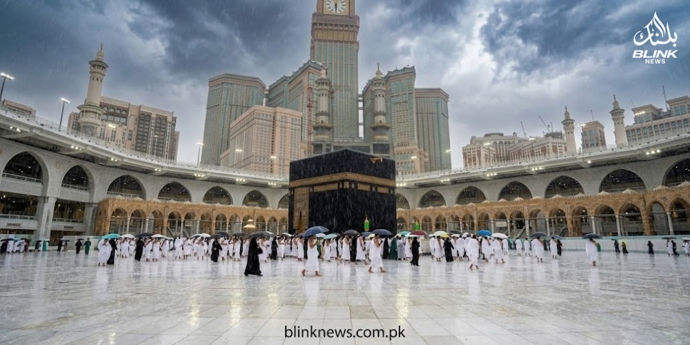 Makkah rain floods roads as Umrah pilgrims continue Tawaf