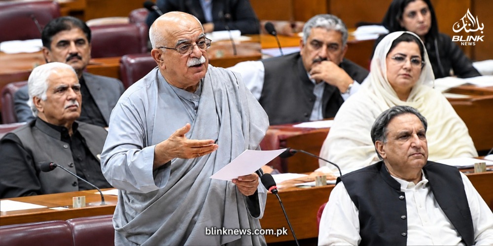 Mahmood Khan Achakzai chairs opposition parliamentary meeting in Pakistan's National Assembly